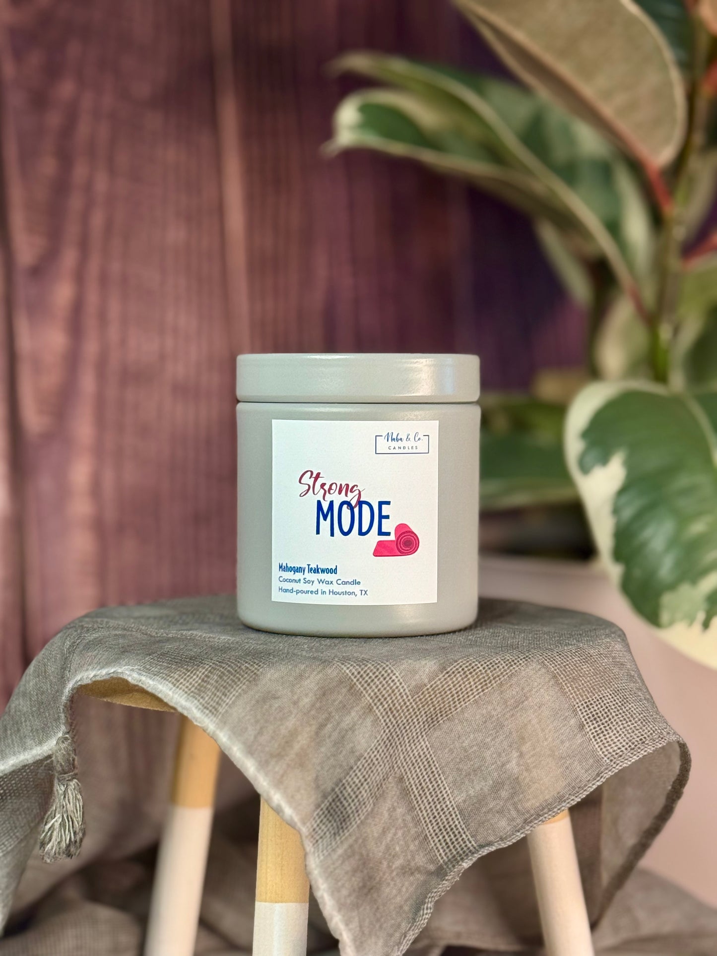 Strong Mode in Mahogany Teakwood